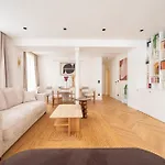 Stylish Flat In Paris\' Center